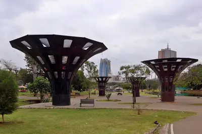 Boats on the lake in Uhuru Park. Photo: Bahnfrend, CC BY-SA 4.0